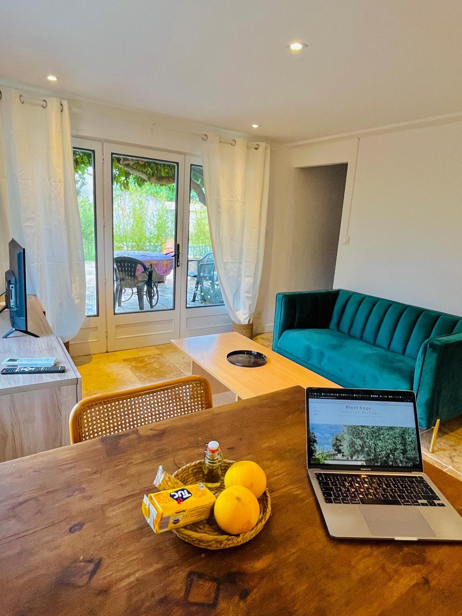 Appartement Pierrange à Grillon Extérieur photo